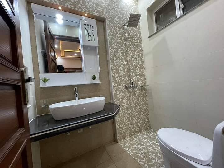 we are offering a 10 marla house for rent in Jasmine block bahria town 7