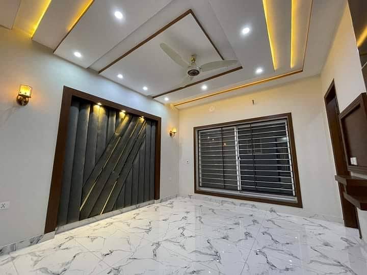 we are offering a 10 marla house for rent in Jasmine block bahria town 12