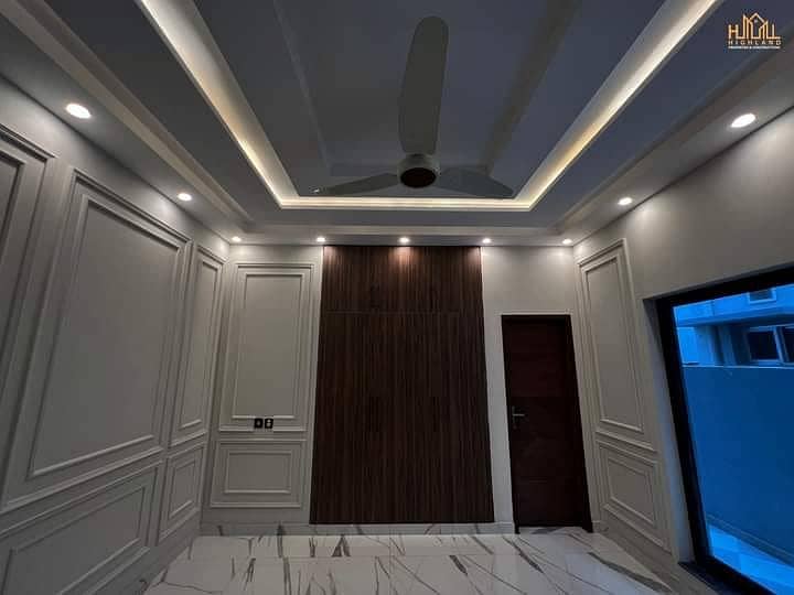 we are offering a 5 marla house for rent in bb block bahria town Lahore 4