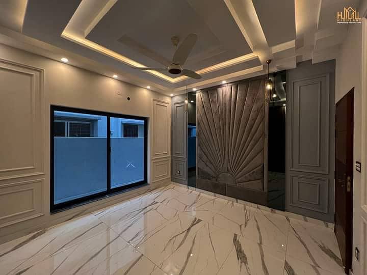 we are offering a 5 marla house for rent in bb block bahria town Lahore 8