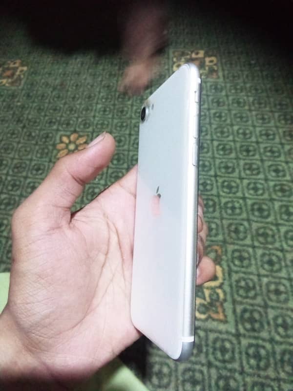 iPhone SE second generation waterpack 2