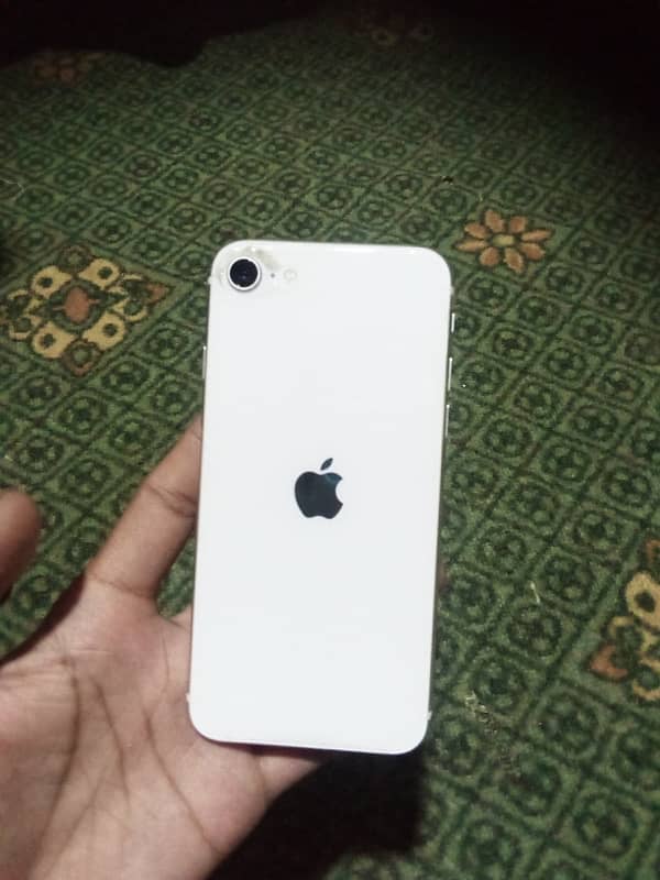iPhone SE second generation waterpack 3