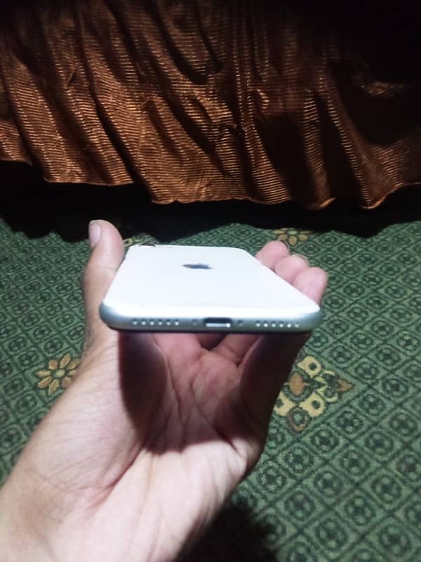 iPhone SE second generation waterpack 5