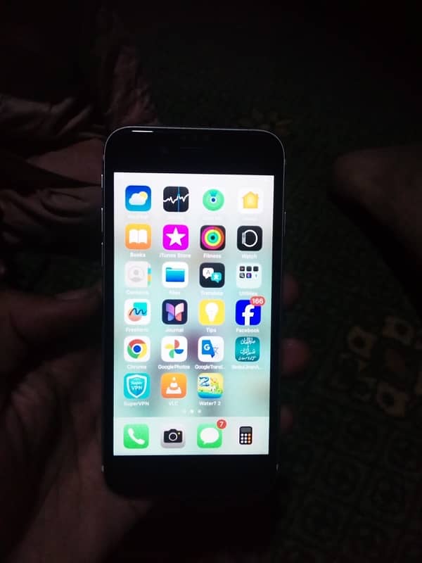 iPhone SE second generation waterpack 6