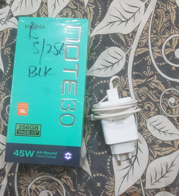 Selling Infinix Note 30 ( 16 GB RAM ) 256GB ROM 10/10 Condition 9