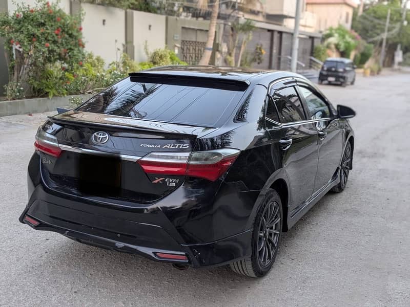 Toyota Corolla Grande 1.8 7