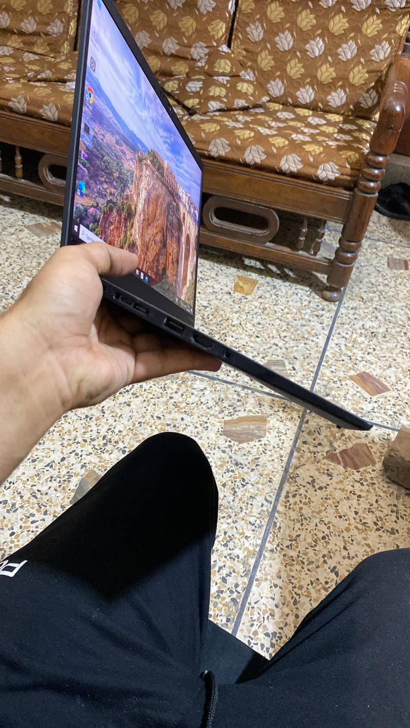 Lenovo ThinkPad X1 Carbon Gen 8|i7 10th Gen |16GB|512GB SSD|4K Display 2