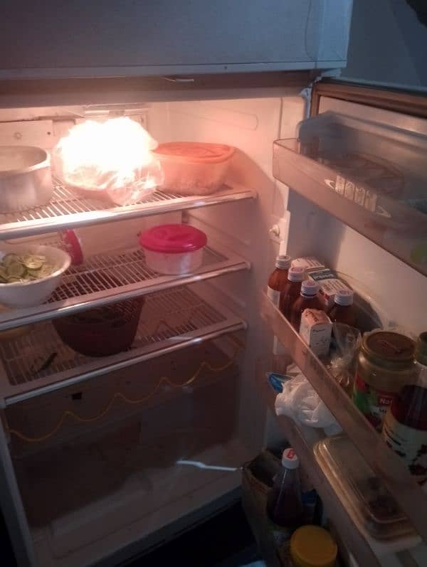 Dawlance used fridge condition 10/8 chill Colling 2