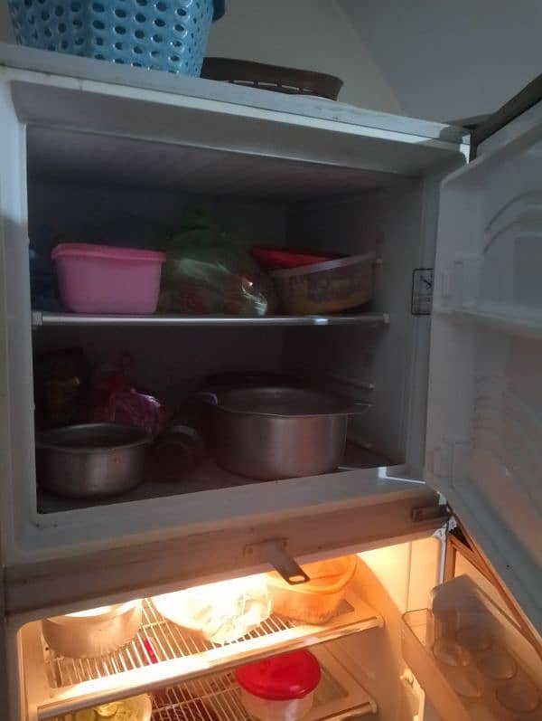 Dawlance used fridge condition 10/8 chill Colling 3