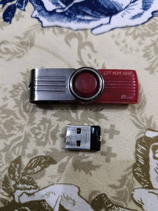 USB Flash Drives 0