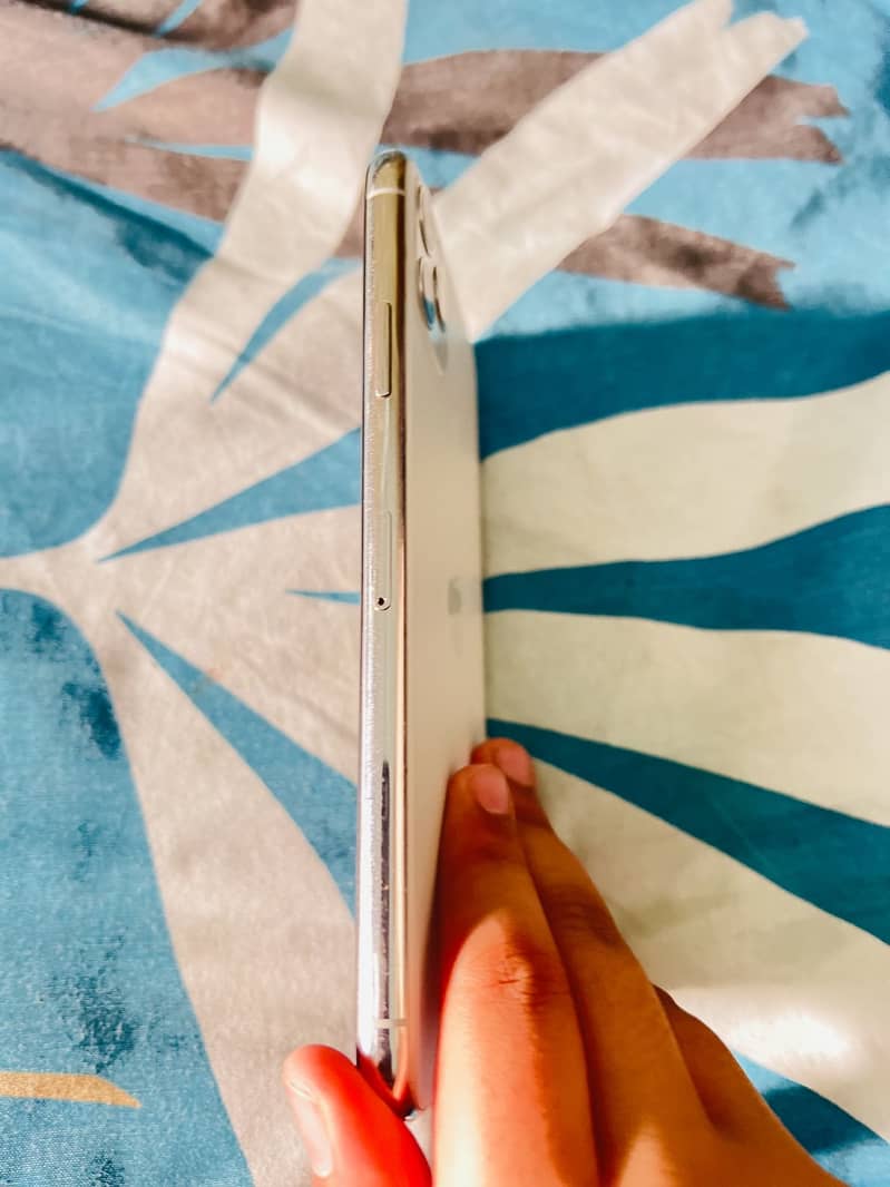 iPhone 11 Pro Max 4