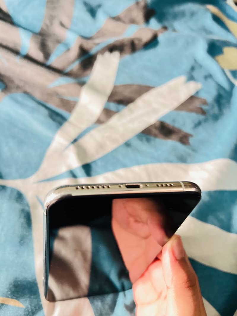 iPhone 11 Pro Max 5