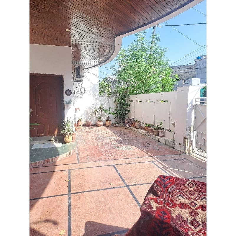 Well-constructed House Available For sale In Allama Iqbal Town - Rachna Block 15