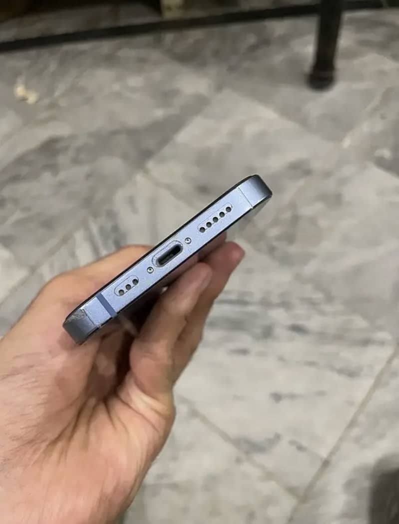 iPhone 14 4