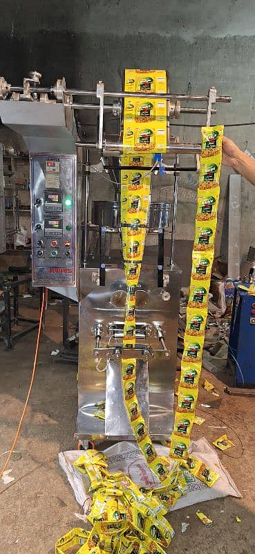Automatic Packing Machine For Slanty Nimko Chips Spices Rice Surf Salt 1
