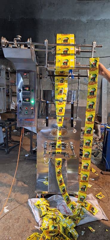Automatic Packing Machine For Slanty Nimko Chips Spices Rice Surf Salt 2