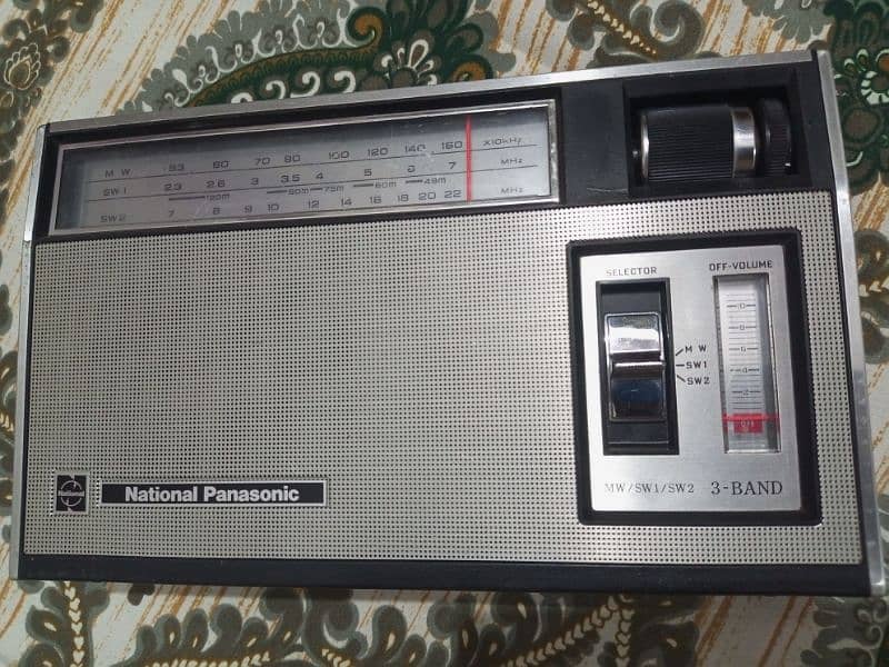 National Panasonic R 312 3 band Radio 0