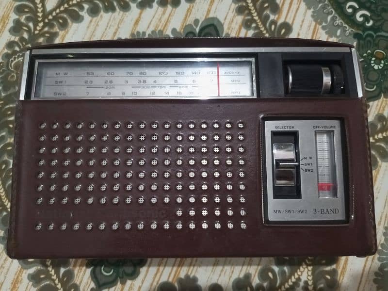 National Panasonic R 312 3 band Radio 1