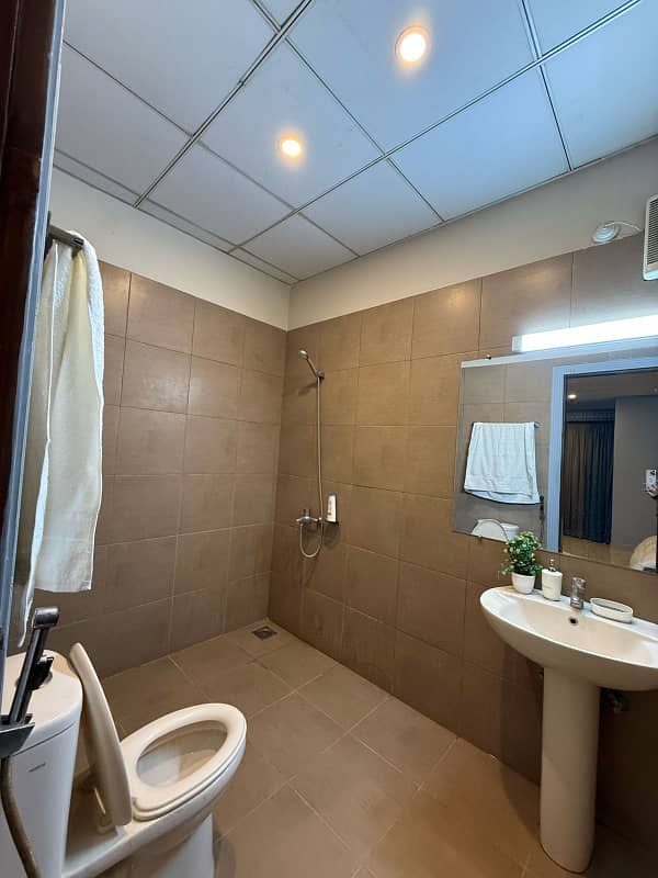 Daily bacises 1 bed rom short time coupel Allow Safe & scour 100% 3