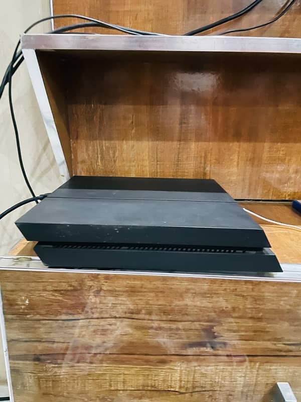 PS4 FAT 1Tb Brand New with wireless Controller 0