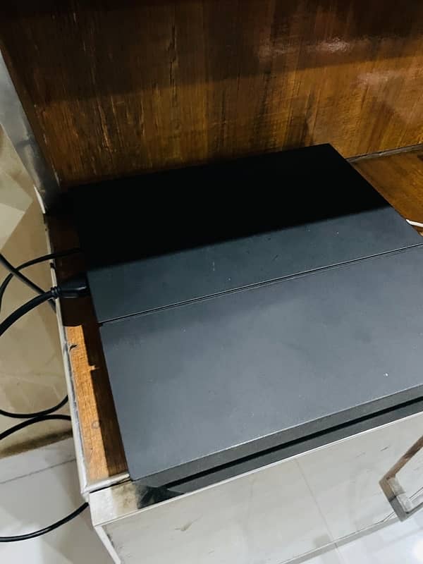 PS4 FAT 1Tb Brand New with wireless Controller 4