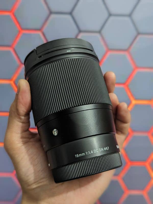 Sigma 16mm f/1.4 DCDN 1