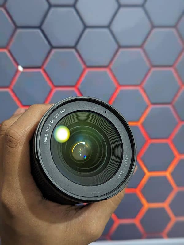 Sigma 16mm f/1.4 DCDN 2