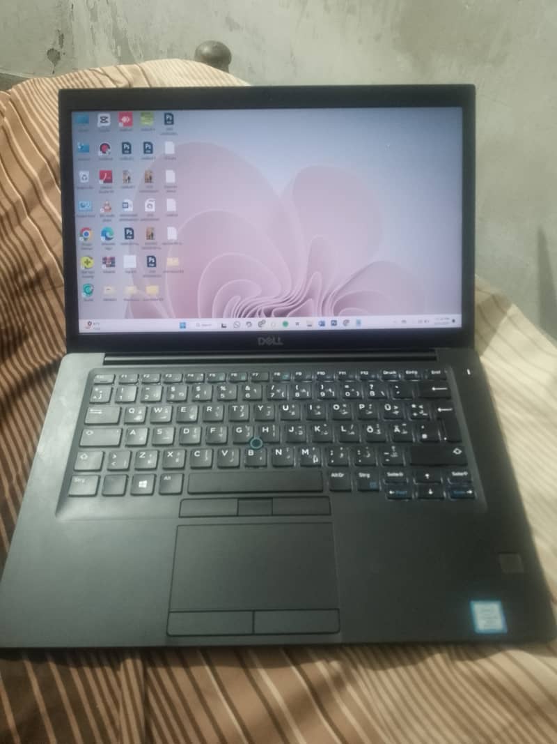Brand New laptop with TochScreen,TouchPad ,Finger Sensor and NFCTab 10