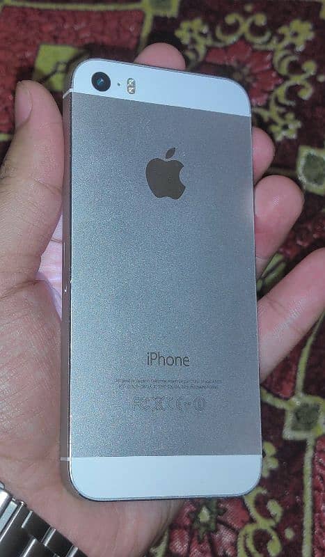 Iphone 5s 16gb Non pta LLA Model 10/10 Condition all okay. 3