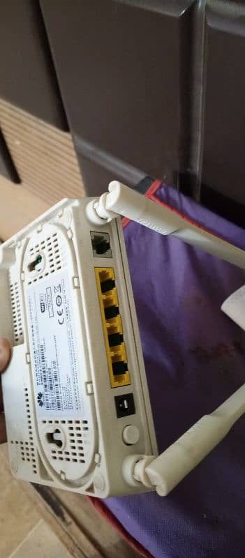 Huawei Fibre Router for Home Use 2