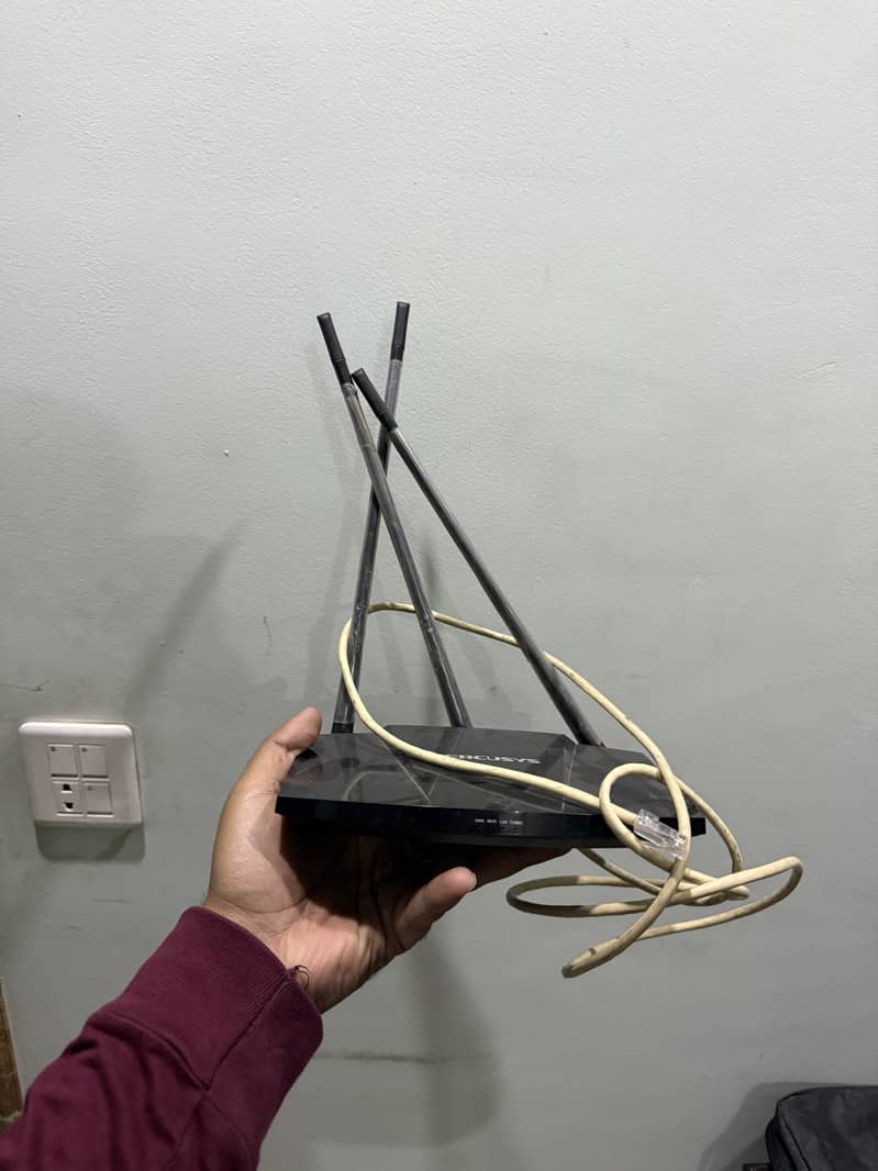 Mercusys 3 Antenna wifi router 1