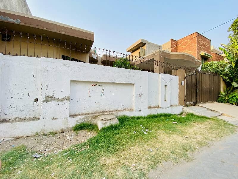 Single Storey 10 Marla House For sale In Marghzar Officers Colony Marghzar Officers Colony 3