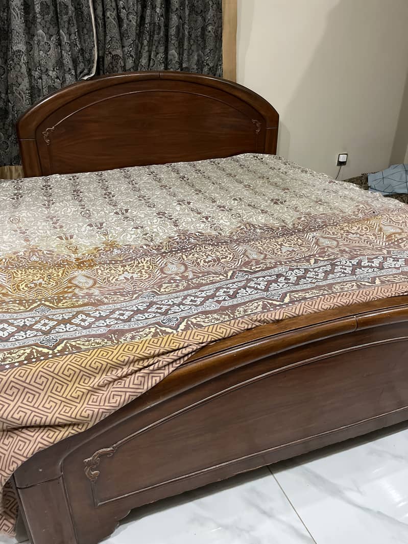 Bed and settee For sale in good condition 1