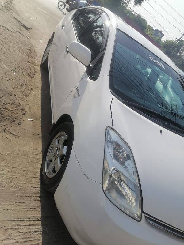 Toyota Prius Alpha 2013 3