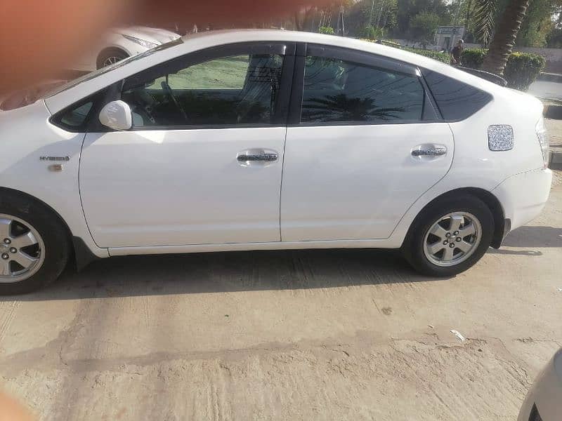 Toyota Prius Alpha 2013 4