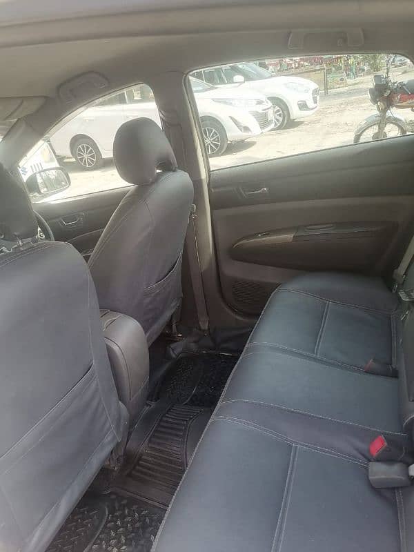 Toyota Prius Alpha 2013 6