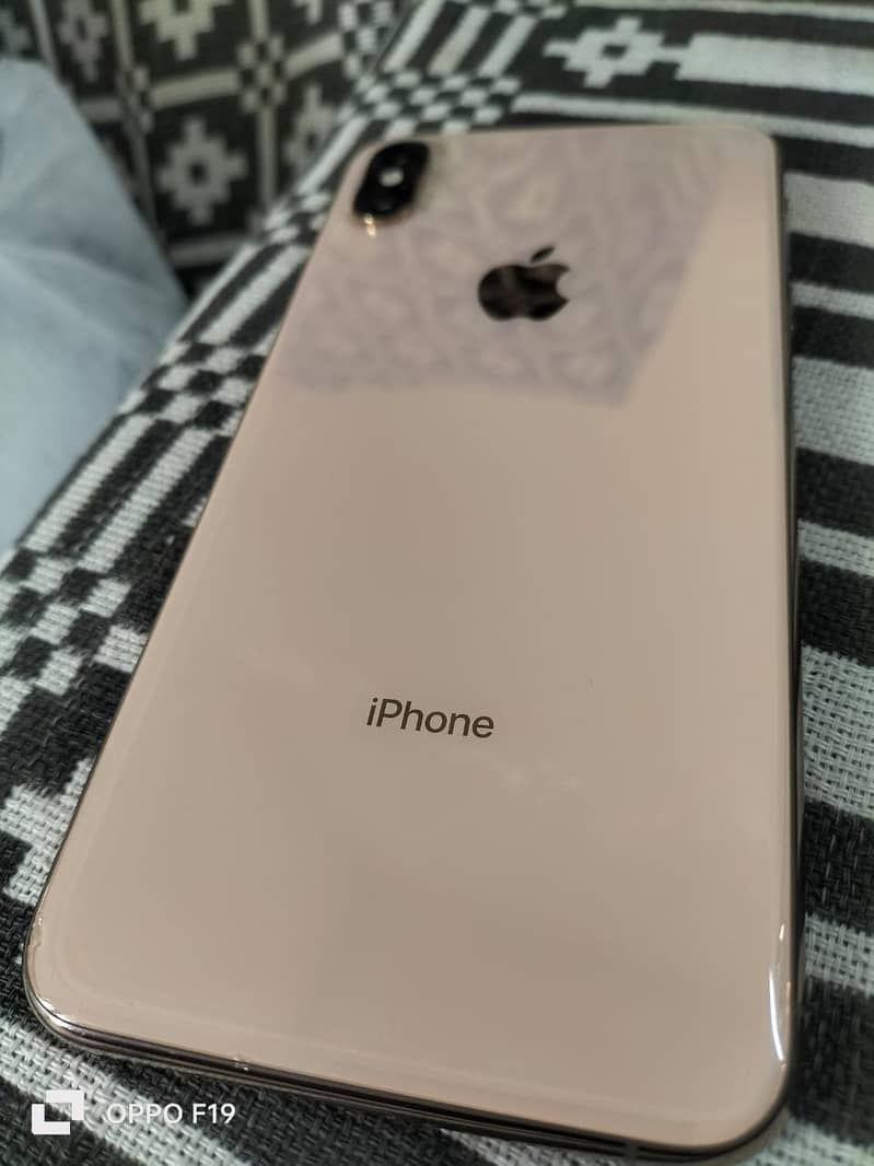 Apple iPhone XS Max 1