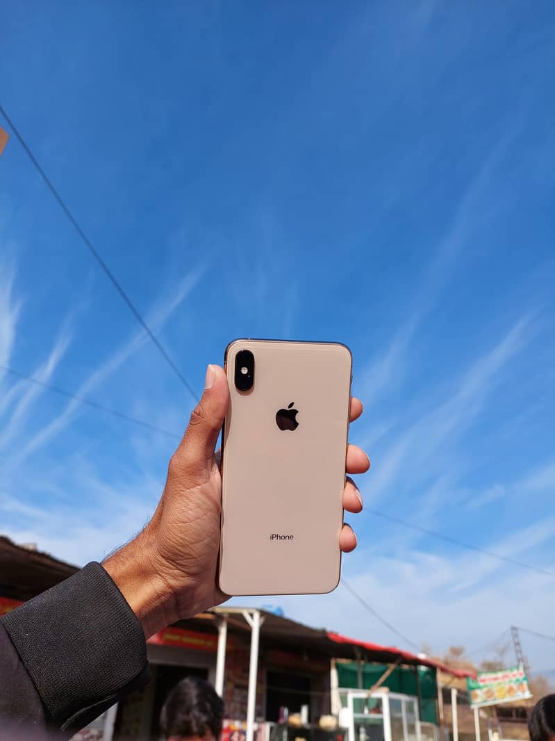 Apple iPhone XS Max 3