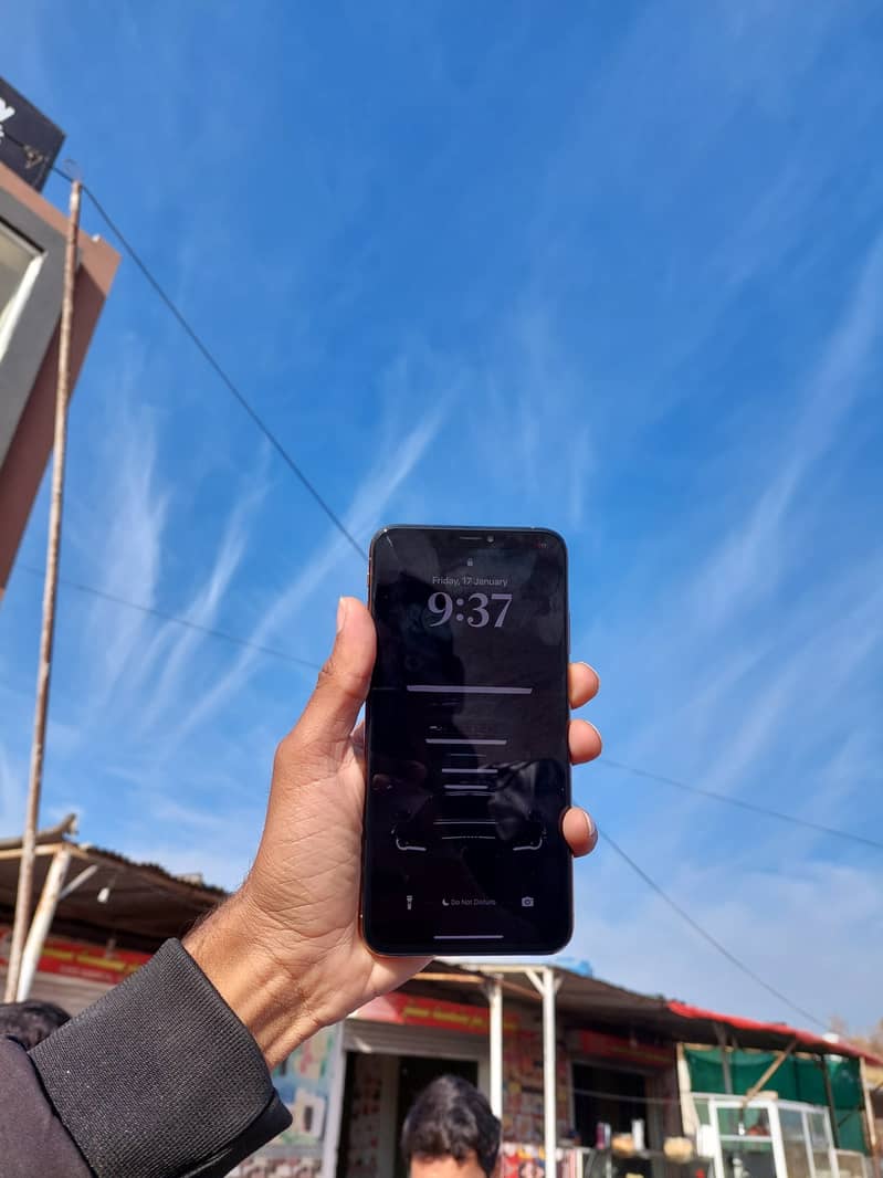 Apple iPhone XS Max 4