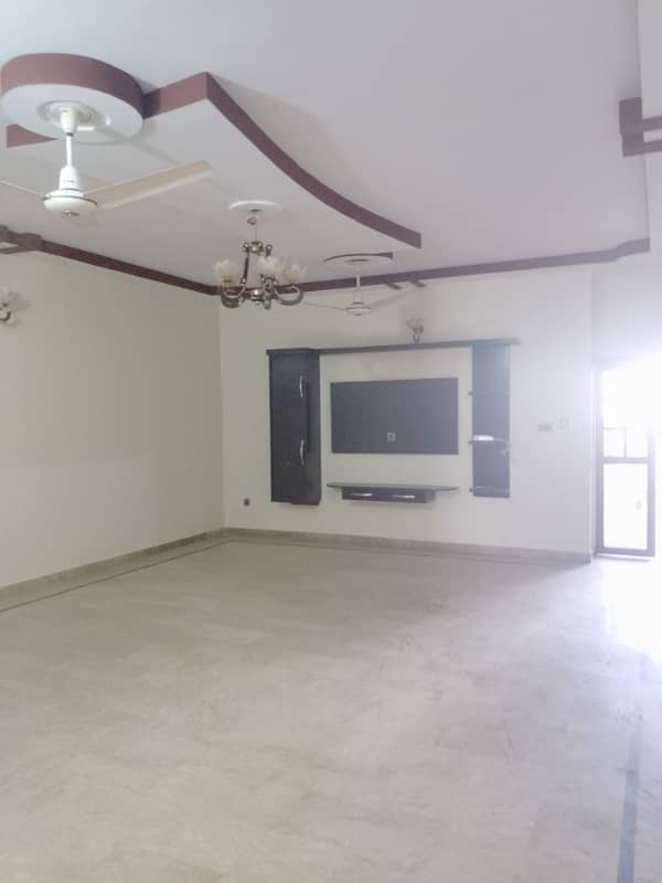 3 bed dd 1st floor west open portion for rent 3