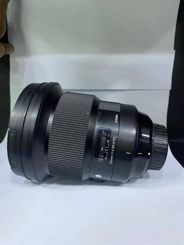 Sigma  105 mm f/1.4 Art  Nikon Mount 4