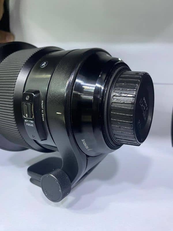 Sigma  105 mm f/1.4 Art  Nikon Mount 6