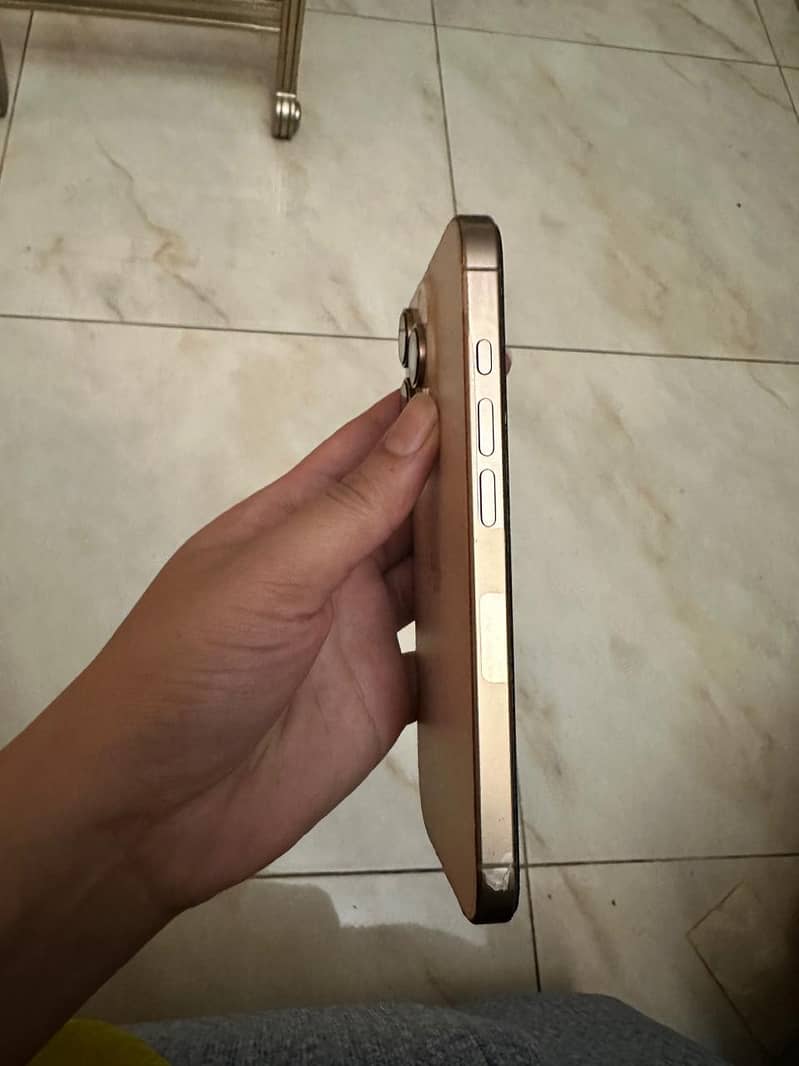 Apple iPhone 16 Pro 1
