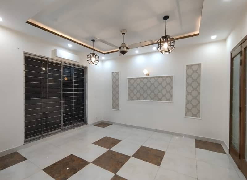 1 Kanal House for Rent in DHA Phase 7 Block R Near Raya Commercial Zone 1