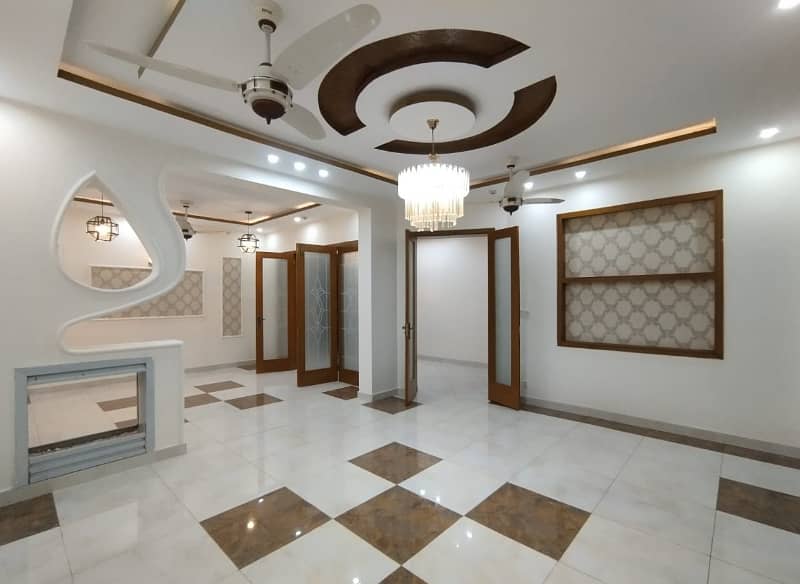 1 Kanal House for Rent in DHA Phase 7 Block R Near Raya Commercial Zone 19