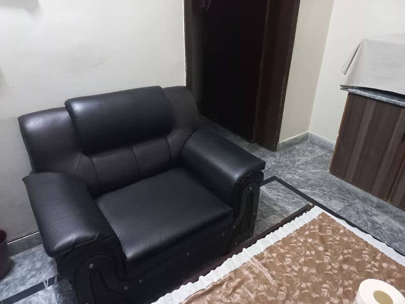 A complete sofa set. 2