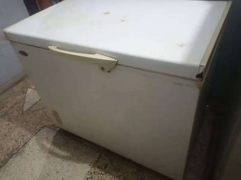 Waves 10/10 deep freezer available for sales 0