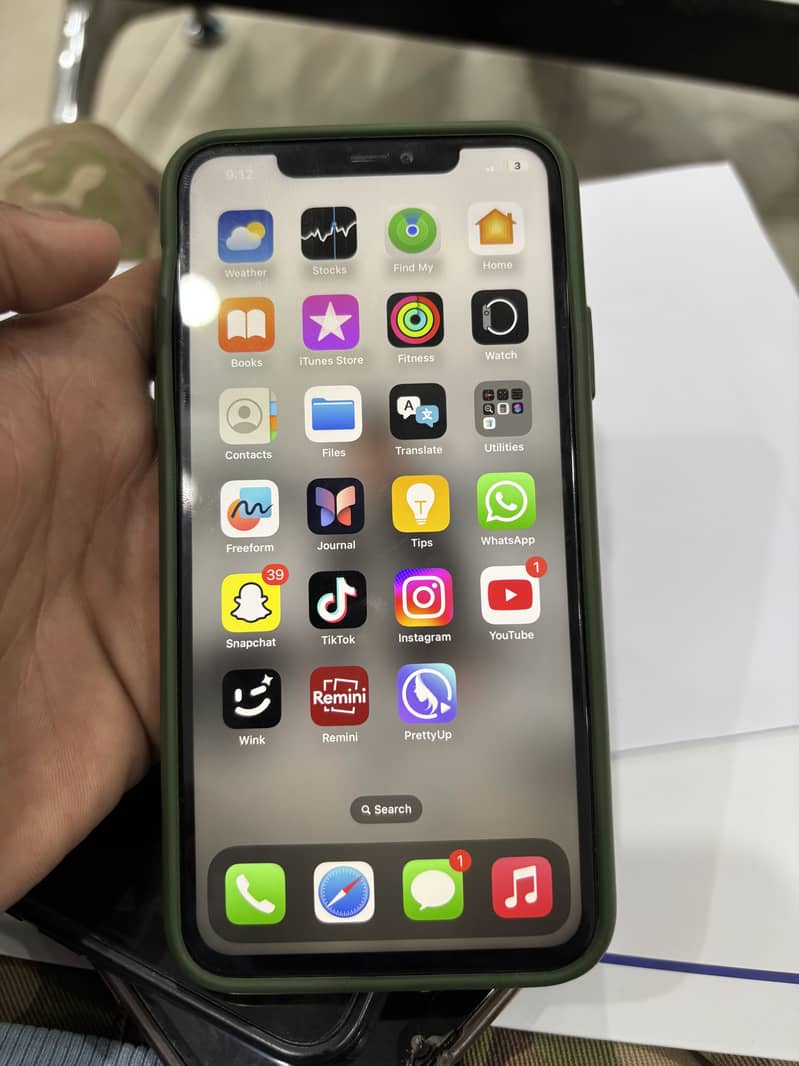 iPhone 11 Pro max non pta Esim time available 64 gb battery health 82 2