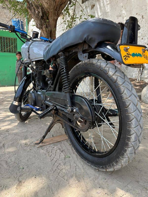 Honda 125 Cafe Racer 1