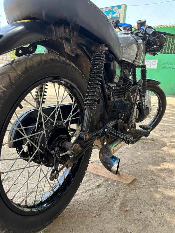 Honda 125 Cafe Racer 2